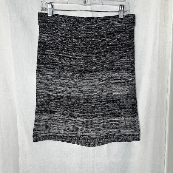 NWT LOFT Mini Sweater Skirt Marled Gray Ombré Stretchy Knit Sz Small - Picture 10 of 14